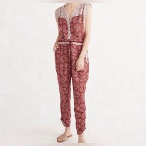 Abercrombie & Fitch Burgundy Patterned Jumpsuit 🤍🧡